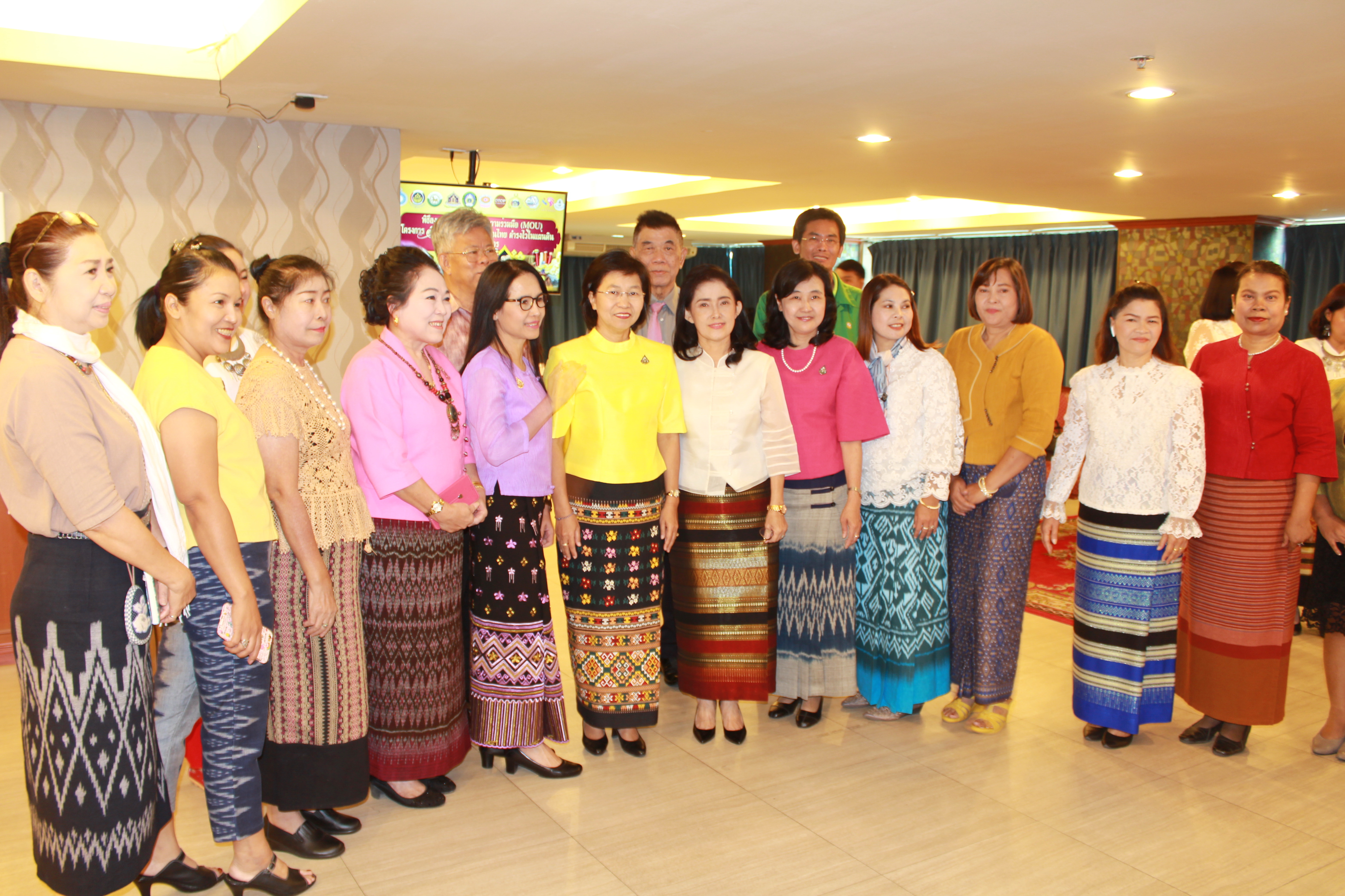 พิธีลงนามบันทึกข้อตกลงความร่วมมือ(MOU) โครงการสืบสาน อนุรักษ์ศิลป์ผ้าถิ่นไทย ดำรงไว้ในแผ่นดิน จังหวัดสมุทรปราการ